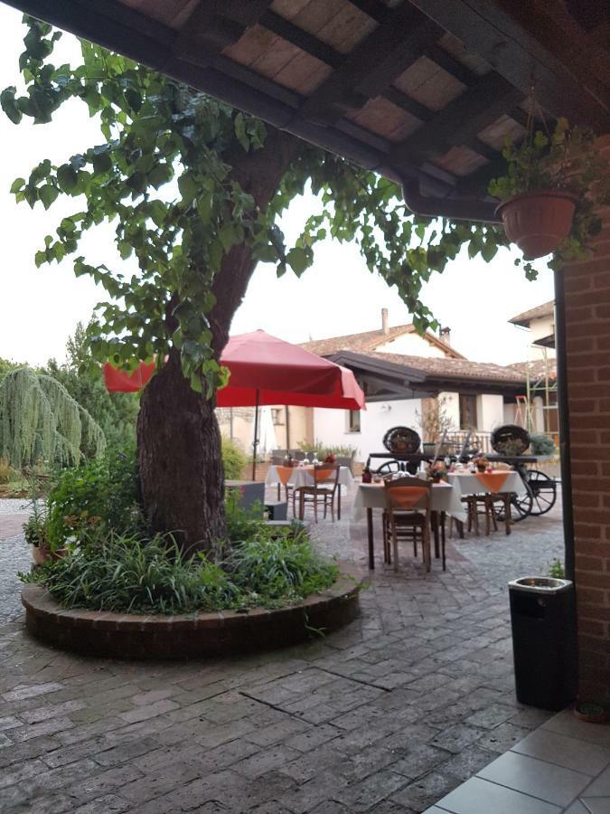 Al Fienile Hotel Orzano ภายนอก รูปภาพ