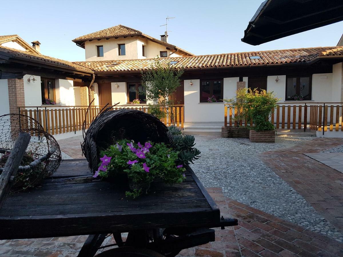 Al Fienile Hotel Orzano ภายนอก รูปภาพ